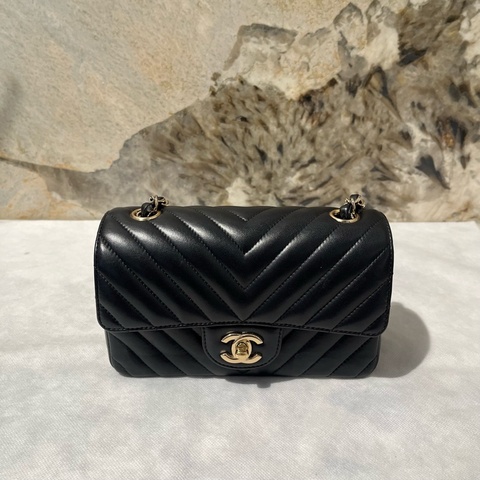 Chanel 黑羊皮山形紋金釦CF 20cm