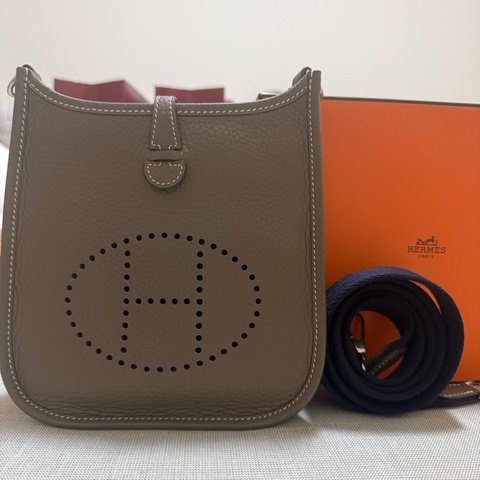 Hermès Mini Evelyne TPM Etoupe 大象灰 銀扣｜2024購入 附購證