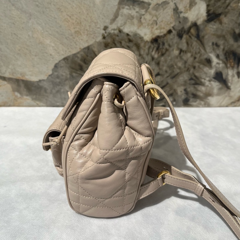 Dior淡米色羊皮Caro 後背包-1