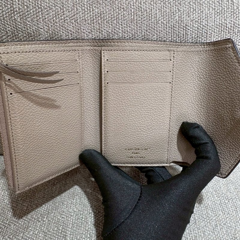 LV Victorine 斑鳩灰奶油色錢包-12