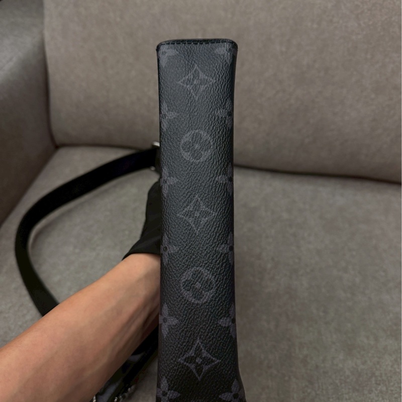 LV黑老花二合一側背包-3