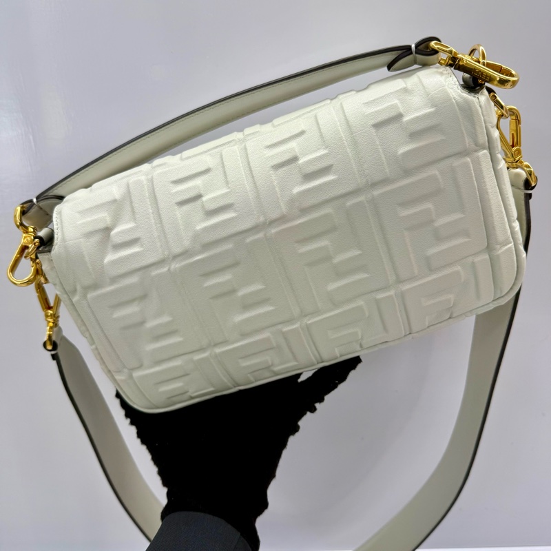FENDI BAGUETTE 白色皮革兩用肩背包 8BR600-1