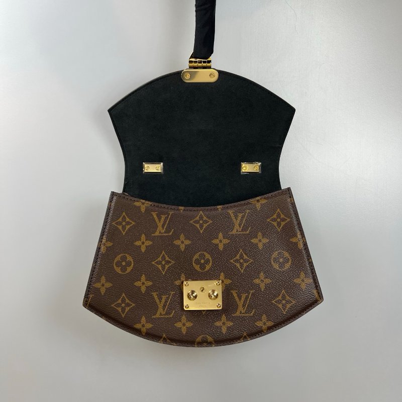 LV M46548/晶片款 雙拼色Tilsitt 扇子包-4