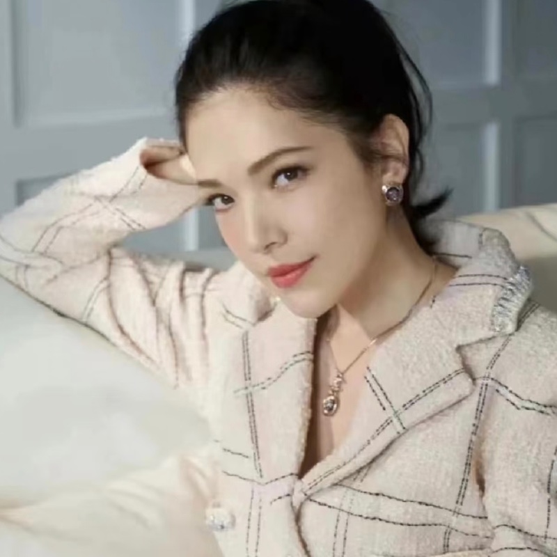 Chanel淺杏格紋粗花呢外套-1