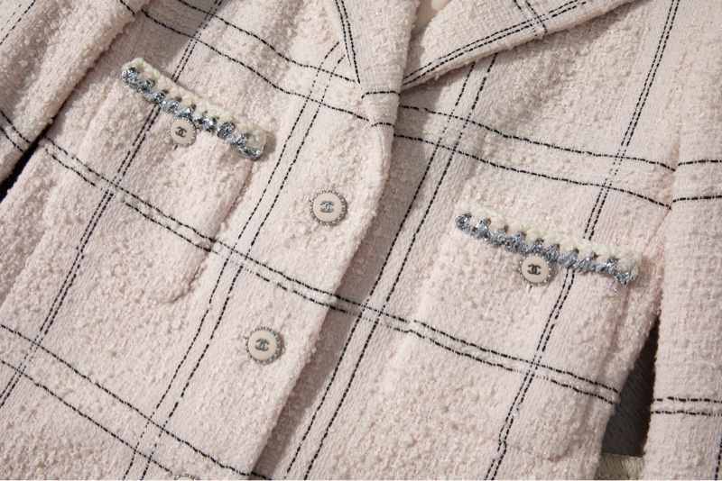 Chanel淺杏格紋粗花呢外套-5