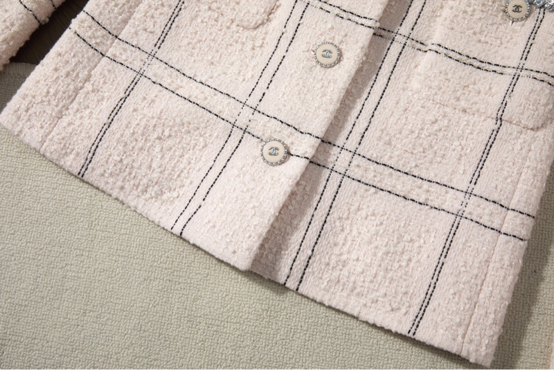 Chanel淺杏格紋粗花呢外套-6