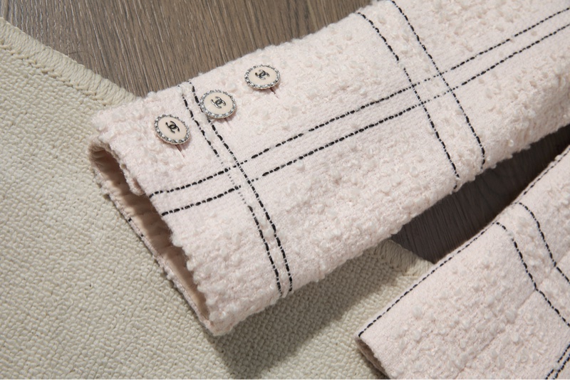 Chanel淺杏格紋粗花呢外套-7