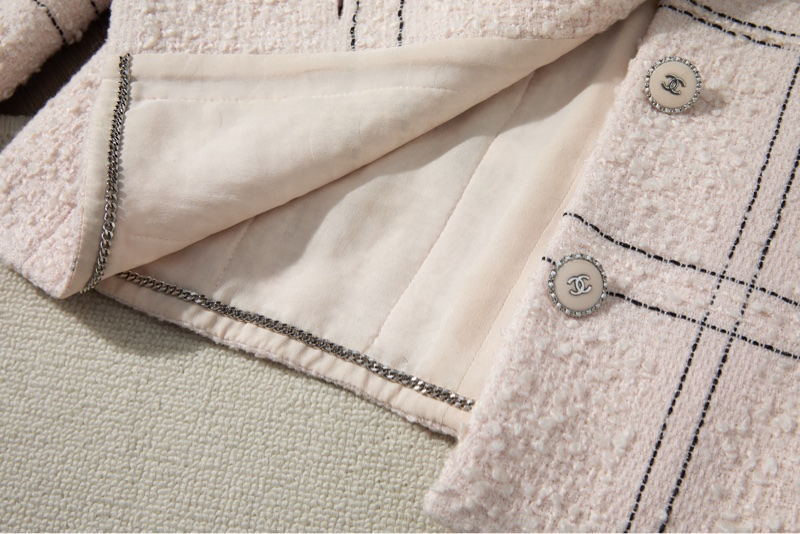 Chanel淺杏格紋粗花呢外套-8