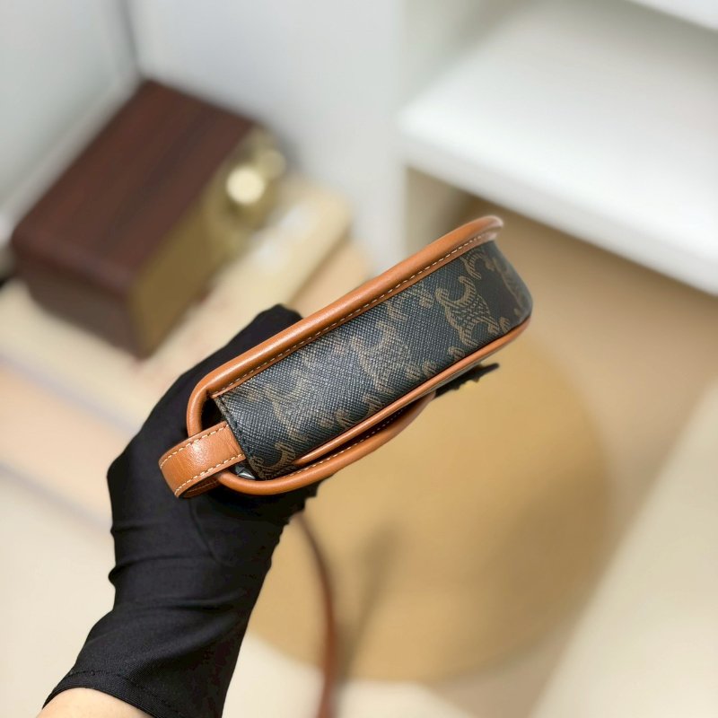 🏷Celine 瑟琳．Triomphe Mini 馬鞍包-3