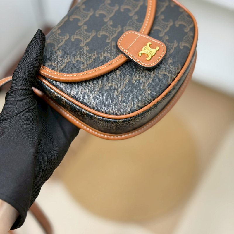 🏷Celine 瑟琳．Triomphe Mini 馬鞍包-4