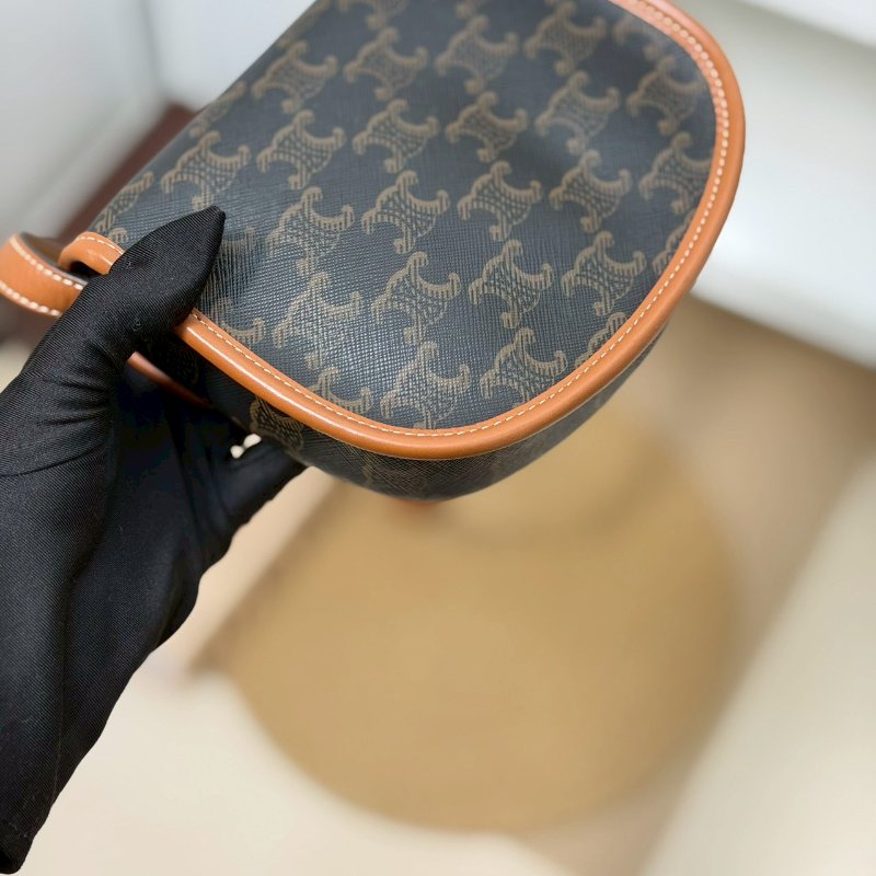 🏷Celine 瑟琳．Triomphe Mini 馬鞍包-6