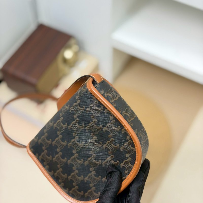 🏷Celine 瑟琳．Triomphe Mini 馬鞍包-11