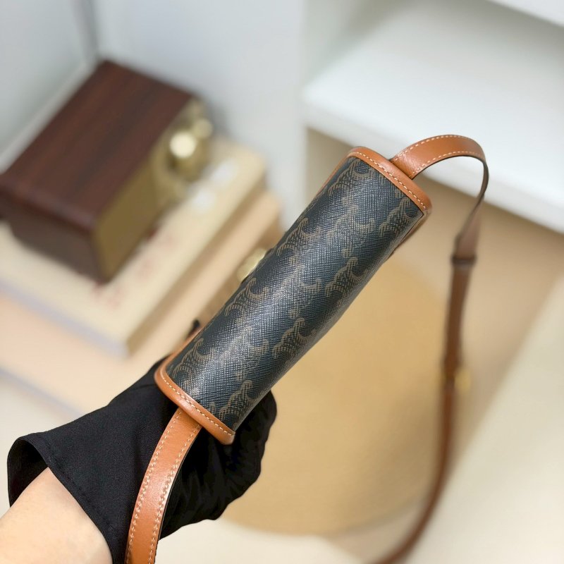 🏷Celine 瑟琳．Triomphe Mini 馬鞍包-13