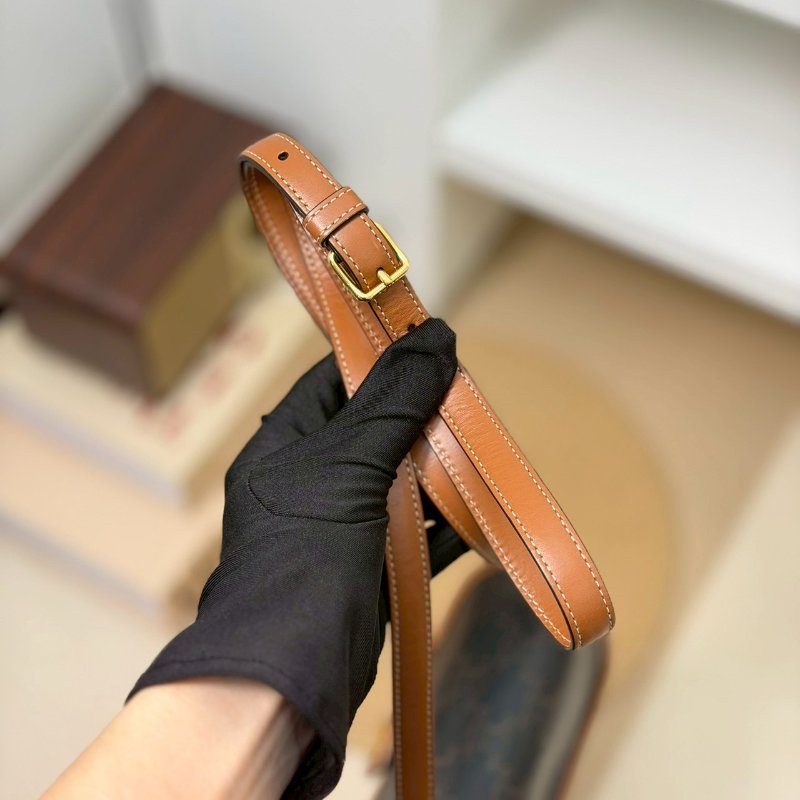 🏷Celine 瑟琳．Triomphe Mini 馬鞍包-18