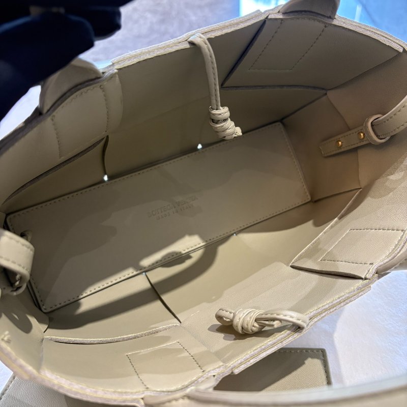 *SHIHNA名牌精品* BOTTEGA VENETA 寬編織小羊皮 灰綠色托特包 (附萬用包)-4