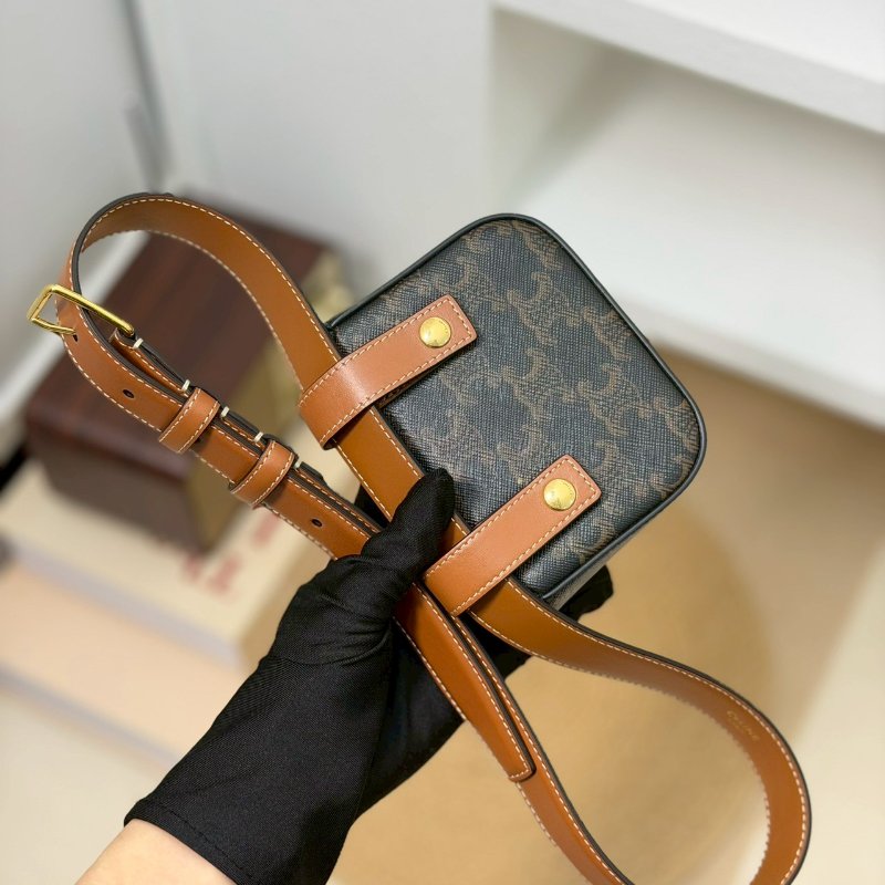 🏷Celine 瑟琳．Claude 凱旋門老花腰包/客人寄賣-23