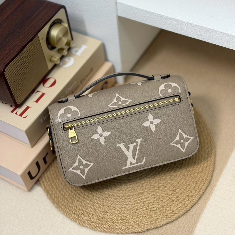 🏷LV 路易威登．Pochette Métis East West 郵差包 斑鳩灰 M23081 芯片款-1