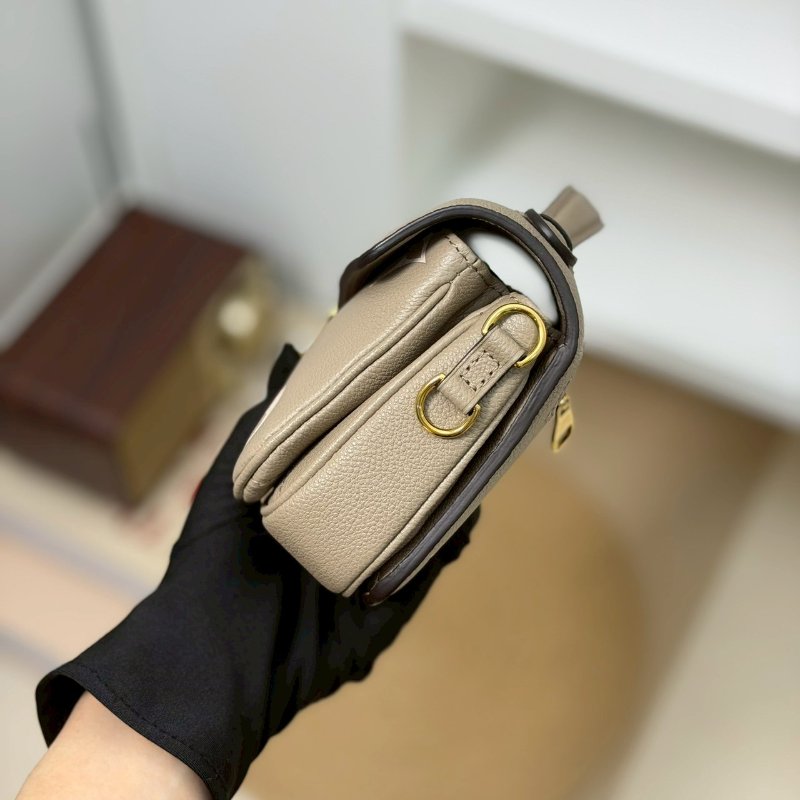 🏷LV 路易威登．Pochette Métis East West 郵差包 斑鳩灰 M23081 芯片款-3