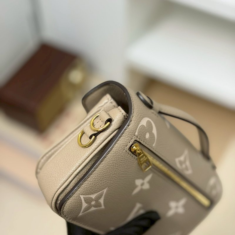 🏷LV 路易威登．Pochette Métis East West 郵差包 斑鳩灰 M23081 芯片款-10