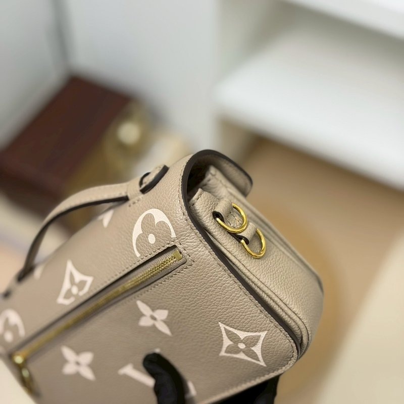 🏷LV 路易威登．Pochette Métis East West 郵差包 斑鳩灰 M23081 芯片款-11