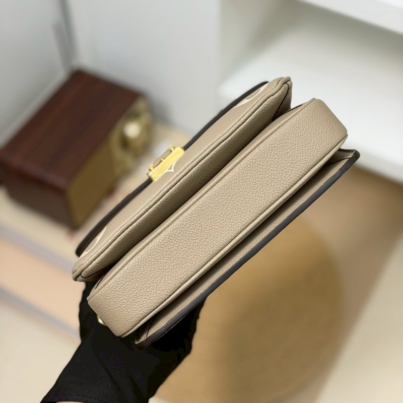 🏷LV 路易威登．Pochette Métis East West 郵差包 斑鳩灰 M23081 芯片款-12