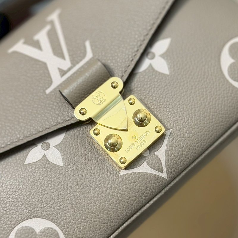 🏷LV 路易威登．Pochette Métis East West 郵差包 斑鳩灰 M23081 芯片款-14