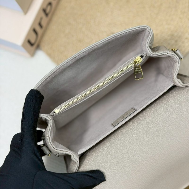 🏷LV 路易威登．Pochette Métis East West 郵差包 斑鳩灰 M23081 芯片款-18