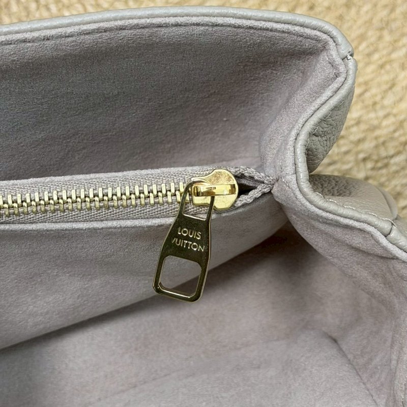 🏷LV 路易威登．Pochette Métis East West 郵差包 斑鳩灰 M23081 芯片款-22