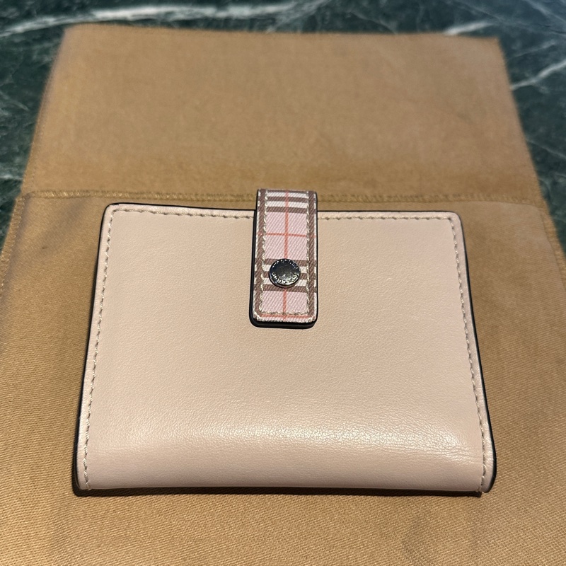 Burberry 經典菱格紋皮夾，千元大鈔可放平，使用過一兩次-2