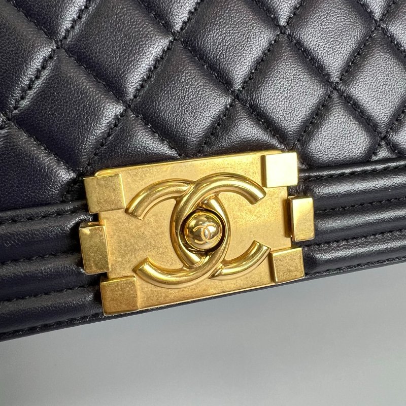 CHANEL BOY25 羊皮深藍金 保卡款21開-6