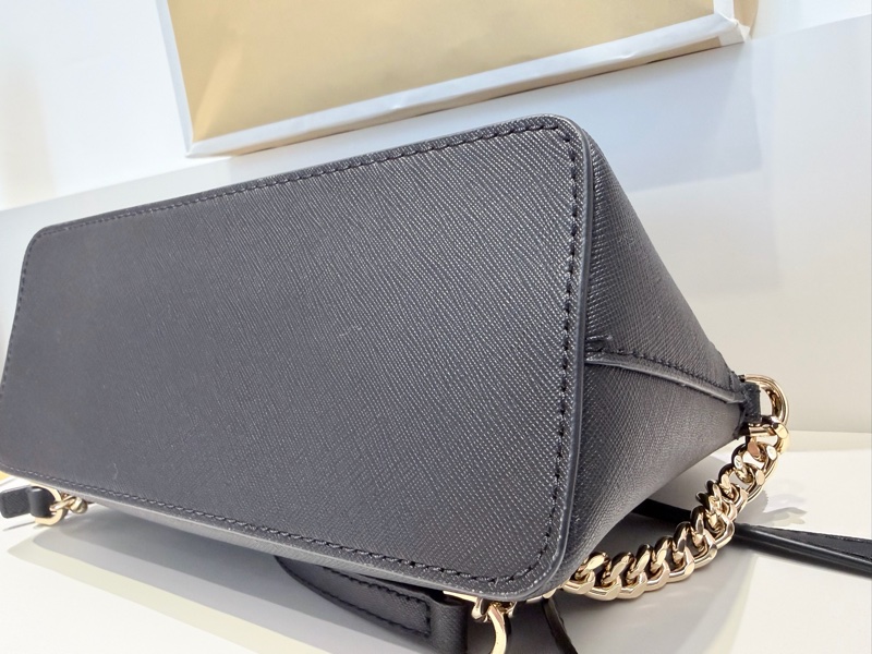 Michael Kors MK JET SET TRAVEL防刮皮革斜背貝殼包 MK斜背包-3