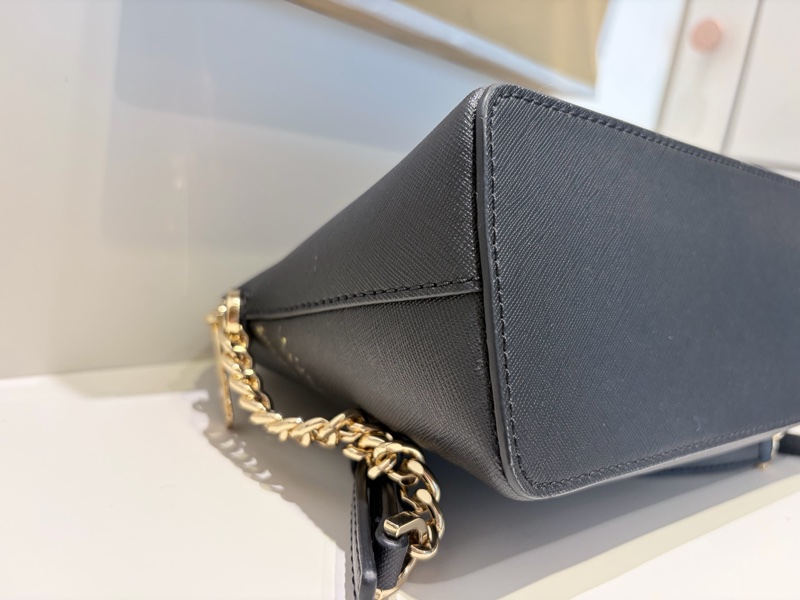 Michael Kors MK JET SET TRAVEL防刮皮革斜背貝殼包 MK斜背包-4