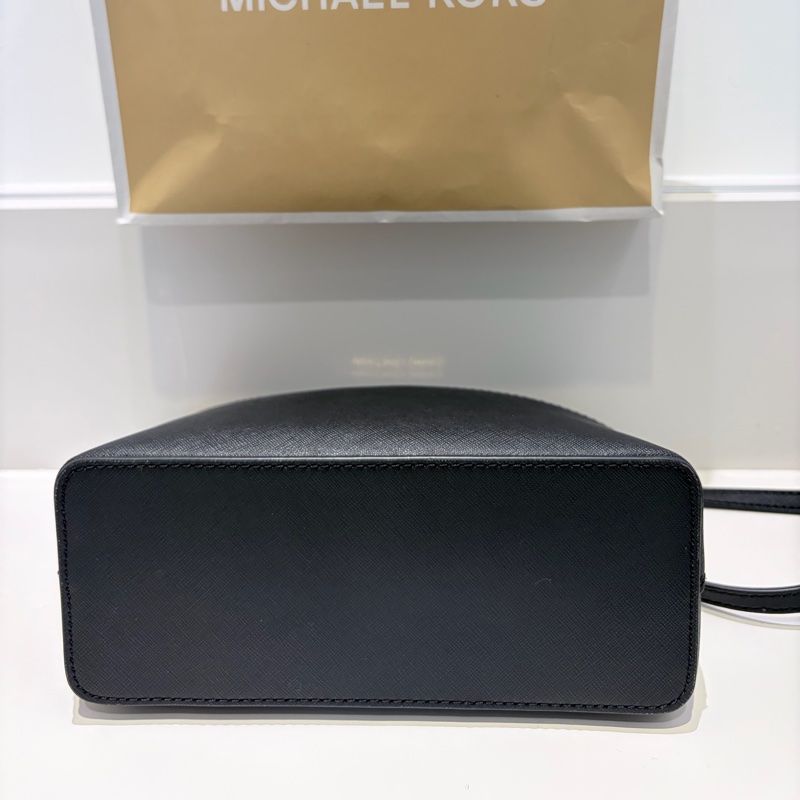 Michael Kors MK JET SET TRAVEL防刮皮革斜背貝殼包 MK斜背包-8