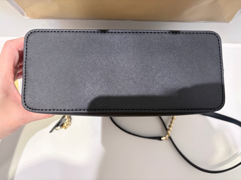 Michael Kors MK JET SET TRAVEL防刮皮革斜背貝殼包 MK斜背包-10