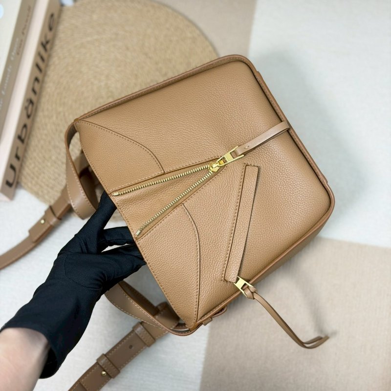 🏷Loewe 羅意威．Hammock Compact 吊床包 太妃糖色-2