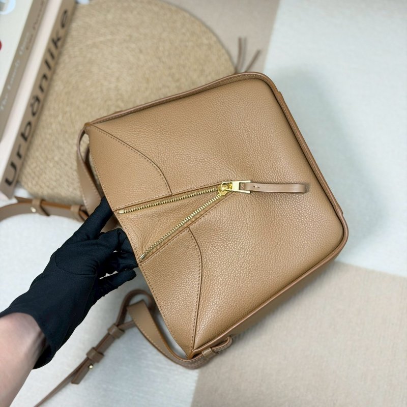 🏷Loewe 羅意威．Hammock Compact 吊床包 太妃糖色-3