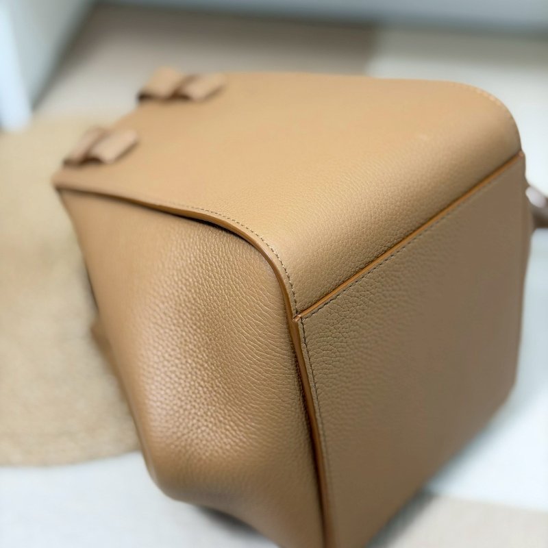 🏷Loewe 羅意威．Hammock Compact 吊床包 太妃糖色-4