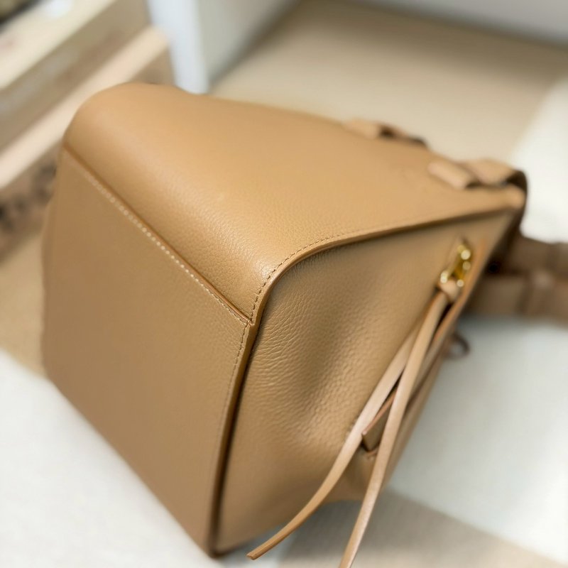 🏷Loewe 羅意威．Hammock Compact 吊床包 太妃糖色-5