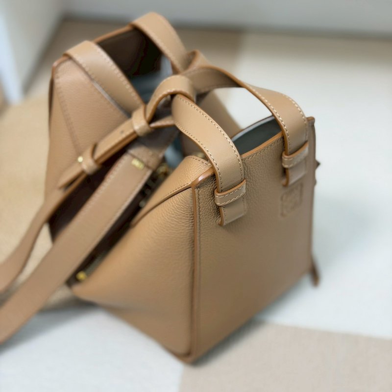 🏷Loewe 羅意威．Hammock Compact 吊床包 太妃糖色-8