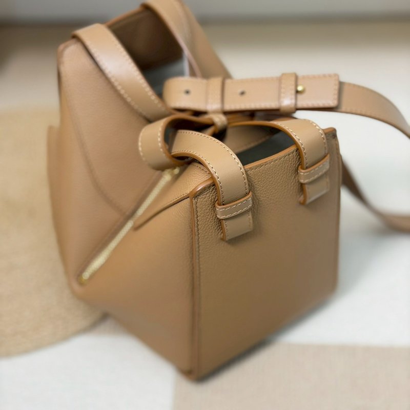 🏷Loewe 羅意威．Hammock Compact 吊床包 太妃糖色-10