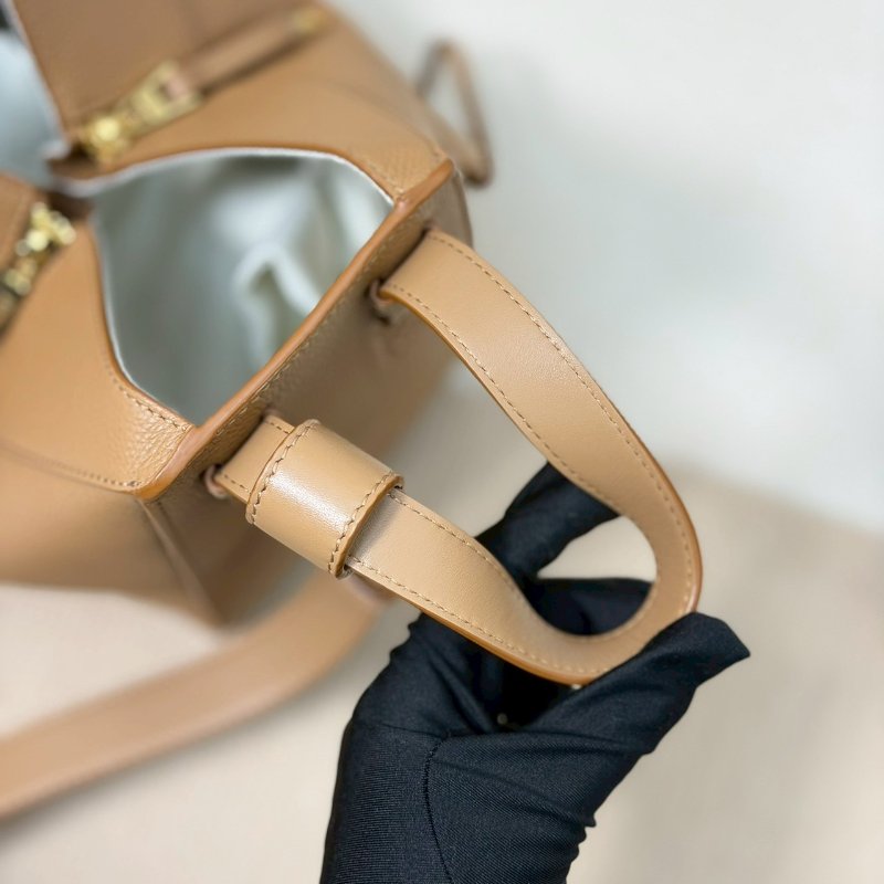 🏷Loewe 羅意威．Hammock Compact 吊床包 太妃糖色-16