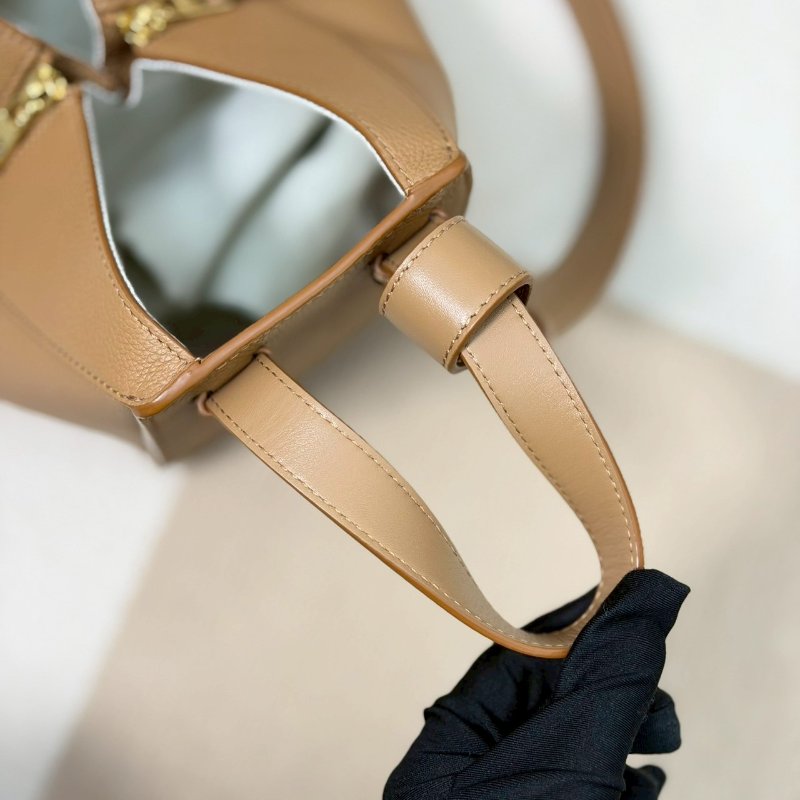 🏷Loewe 羅意威．Hammock Compact 吊床包 太妃糖色-18