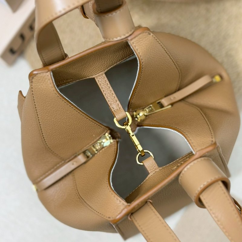 🏷Loewe 羅意威．Hammock Compact 吊床包 太妃糖色-19