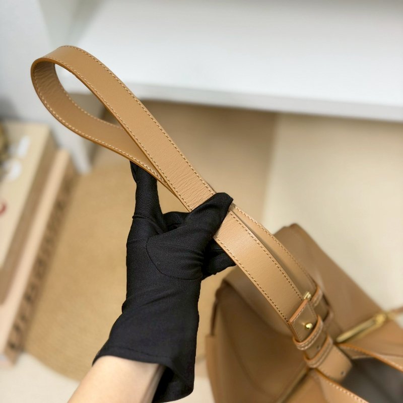 🏷Loewe 羅意威．Hammock Compact 吊床包 太妃糖色-21