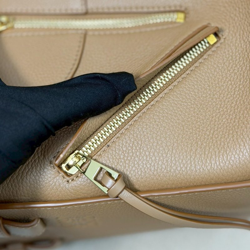 🏷Loewe 羅意威．Hammock Compact 吊床包 太妃糖色-23