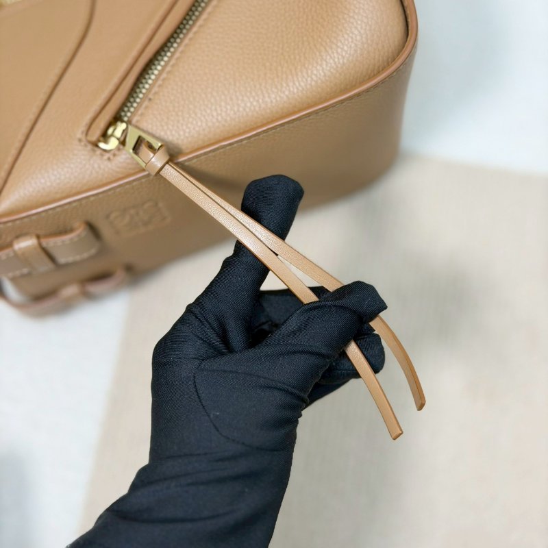 🏷Loewe 羅意威．Hammock Compact 吊床包 太妃糖色-24