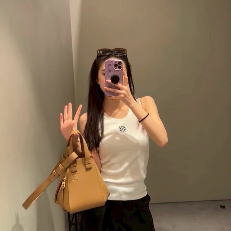 🏷Loewe 羅意威．Hammock Compact 吊床包 太妃糖色-28