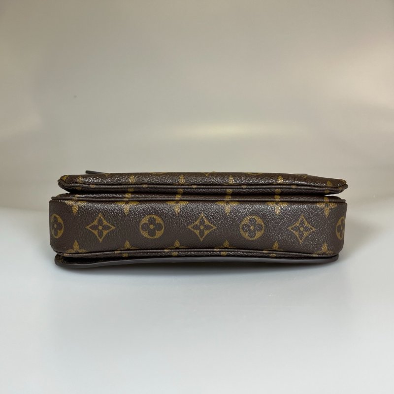 LV M44875 老花郵差包-4