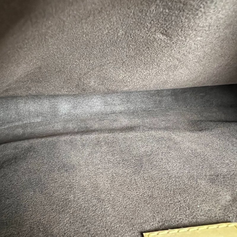 LV M44875 老花郵差包-8