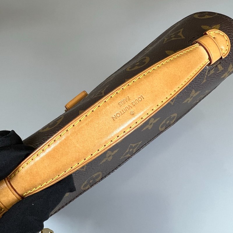 LV M44875 老花郵差包-13